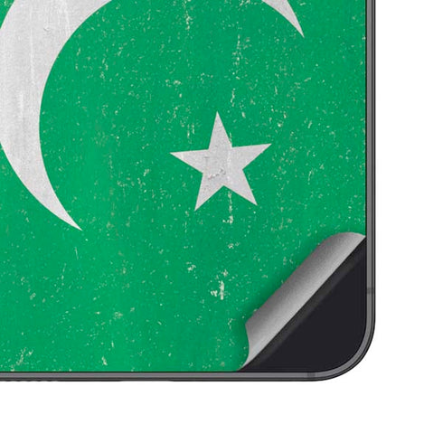 Pakistan Flag Distressed Galaxy S25 Skin